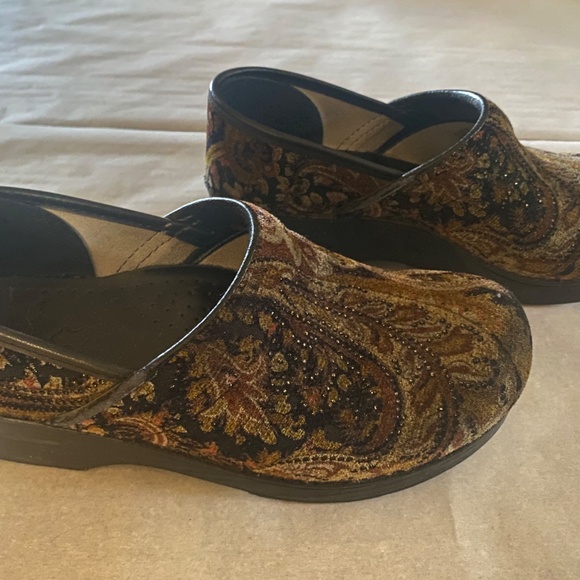 DANSKO Women's Black Paisley Velvet Tapestry Professional Clogs Size 8/8.5 39 - Picture 2 of 6